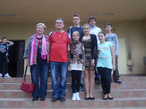 Zľava: Soňa Bobeková (riaditeľka ZUŠ), Ján Pekarovič, Denis Čapkovič, Martin Pullmann, Samuel Bubán, Katarína Cepková, Dominika Čapkovičová, Eva Sobotová